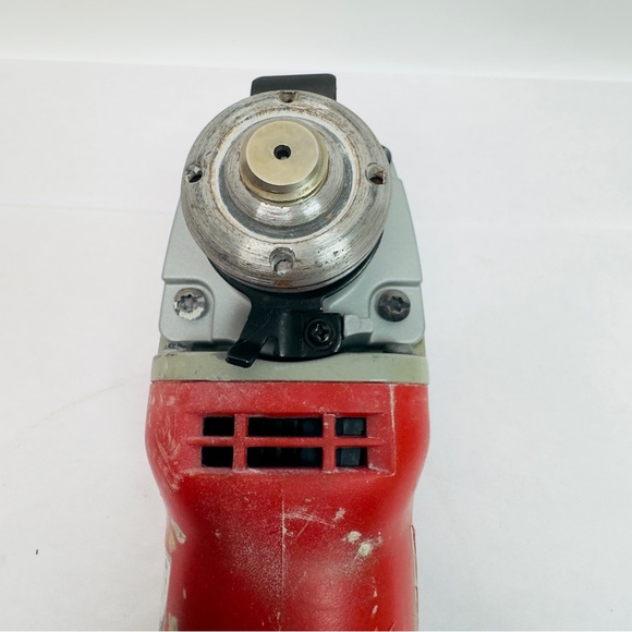 Milwaukee  6130-33 7.0 Amp 4-1/2"  Angle Grinder - Picture 11 of 12